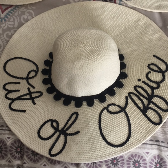 Great floppy straw hats for girl’s vacay weekend! - Picture 2 of 5